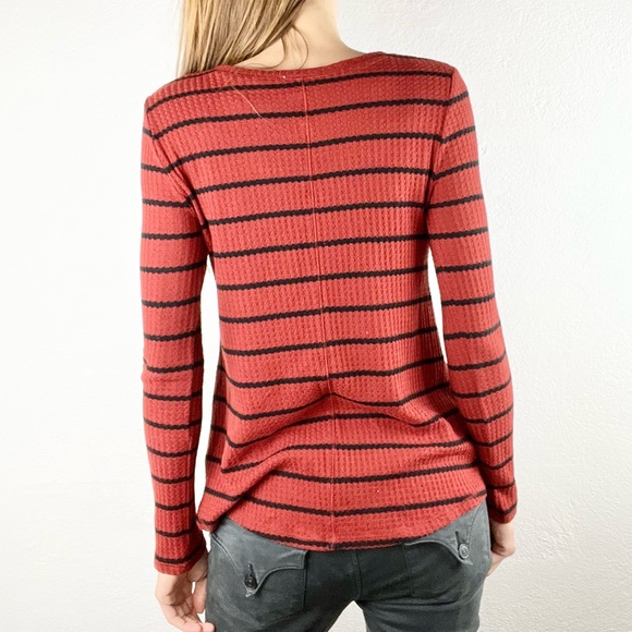 ARIZONA | 🐅 Orange & Black Striped Thermal-Style Long-Sleeved Sweater - Picture 3 of 10